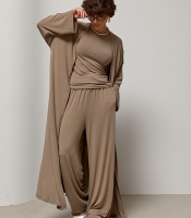 Легкий костюм із довгого кардигана, футболки та широких штанів