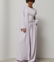 Легкий костюм із довгого кардигана, футболки та широких штанів