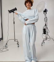 Однотонний вільний костюм із лонгом та штанами палаццо