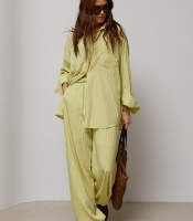 Однотонний костюм із сорочкою та штанами