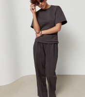 Трикотажний костюм із футболки та штанів з декоративними швами