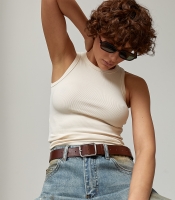 Приталена однотонна майка в рубчик