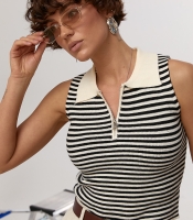 Смугаста в'язана майка