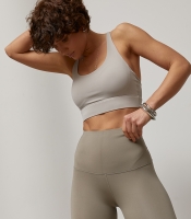 Спортивний топ з чашечками на бретелях