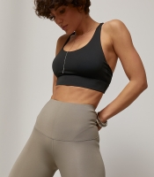 Спортивний топ з чашечками на бретелях