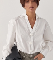 Класична сорочка з трояндами на ґудзиках