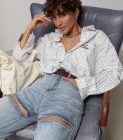 Сорочка в клітинку з вишитим написом на кишені