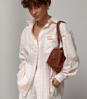 Сорочка в клітинку з вишитим написом на кишені