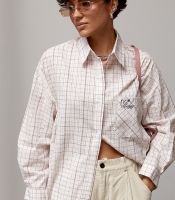 Сорочка в клітинку з вишитим написом на кишені