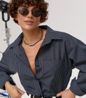 Класична сорочка на ґудзиках у дрібну клітинку