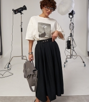 Однотонна спідниця міді з поясом