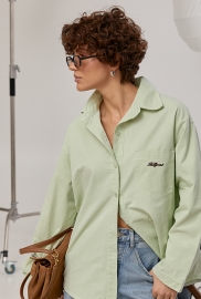 Котонова сорочка з накладною кишенею із написом