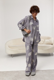 Костюм із сорочки та прямих штанів із пляжними мотивами