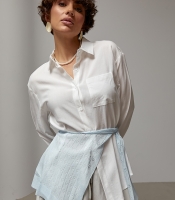 Класична однотонна сорочка із в'язаною накидкою