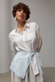 Класична однотонна сорочка із в'язаною накидкою