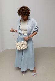 Вільний костюм із сорочки та пишної спідниці із мереживними вставками