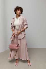 Вільний костюм із сорочки та пишної спідниці із мереживними вставками