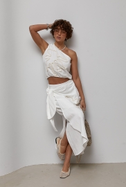 Літній костюм із блузи на одне плече та прямої спідниці на запах