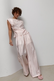 Однотонний легкий костюм із блузи та прямих штанів