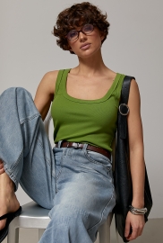 Довга однотонна майка в рубчик