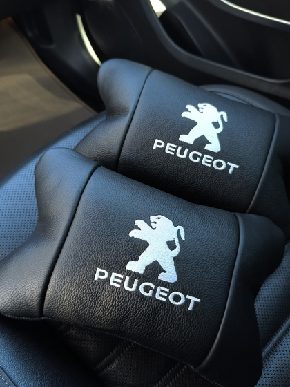 Набір подушок Peugeot із шкіри + брелок у подарунок, Автоподушки з вишивкою