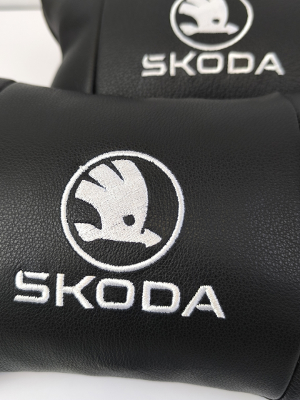 Автомобільні подушки 2 шт на підголівник Skoda / Шкода, з натуральної шкіри, стильний аксесуар для вашого авто
