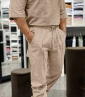 Мужской прогулочный костюм из жатого льна с футболкой и брюками на резинке весенний