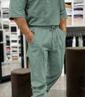 Мужской прогулочный костюм из жатого льна с футболкой и брюками на резинке весенний