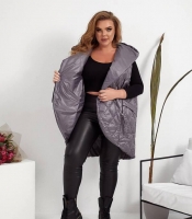 Жилетка женская теплая плащевка лаке на синтепоне 150 с карманами и объемным капюшоном