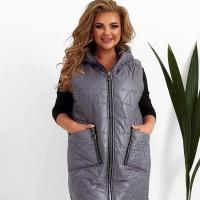 Жилетка женская теплая плащевка лаке на синтепоне 150 с накладными карманами с капюшоном 