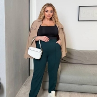 Брюки женские прямого кроя из креп-дайвинга с карманами и декоративной полосой весенне-летние