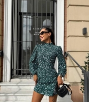 Платье-мини женское из софта с разрезом на груди и карманами весенне-летнее