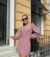 Платье-мини женское из софта с разрезом на груди и карманами весенне-летнее