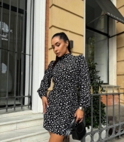 Платье-мини женское из софта с разрезом на груди и карманами весенне-летнее