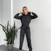 Костюм женский спортивный из трехнитки с капюшоном и карманами весенне-летний