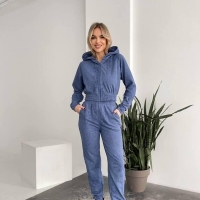 Костюм женский спортивный из трехнитки с капюшоном и карманами весенне-летний