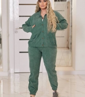 Костюм женский прогулочный из хлопкового вельвета с курткой на пуговицах и штанами на резинке весенний