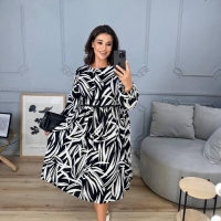 Платье трапеция свободное со штапеля с цветочным принтом на кнопках с завышенной талией и поясом свободного кроя весеннее