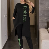 Женский костюм из двухнитки с асимметричной туникой и аппликацией "fashion" весенний