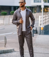 Мужской прогулочный костюм из трикотажного софта с рубашкой и брюками на резинке весенний