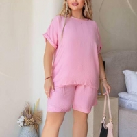 Костюм женский из жатого льна с футболкой свободного кроя и шортами на резинке весенне-летний