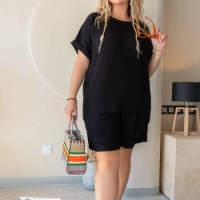 Костюм женский из жатого льна с футболкой свободного кроя и шортами на резинке весенне-летний