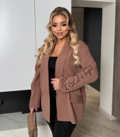 Пиджак женский удлиненный из креп костюмной ткани без подкладки с вышивкой на рукаве весенне-летний