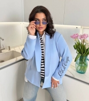 Пиджак женский удлиненный из креп костюмной ткани без подкладки с вышивкой на рукаве весенне-летний