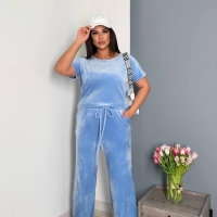 Спортивный костюм женский велюровый плюшевый с футболкой и широкими штанами с декором в виде каменных бабочек весенне-летний