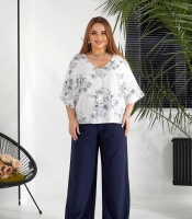 Костюм женский с блузой из штапеля в цветочный принт и широкими брюками из тиара весенне-летний