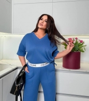 Костюм женский свободного кроя из трикотажа вафелька с V-образным вырезом и поясом на талии весенний летний