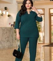 Костюм женский из креп-дайвинга: блузка с круглым вырезом и классические штаны на резинке весенне-летний