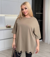 Футболка женская oversize из кулира удлиненная с фигурными разрезами и необработанным краем весенняя летняя