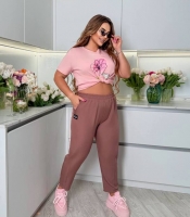 Брюки женские мом из лёгкой костюмной ткани свободного кроя весенние летние